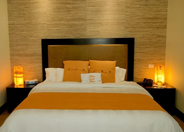 Hausuites Apartahotel 4*