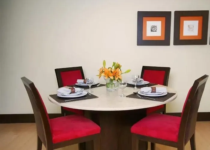 Hausuites Apartahotel 4*