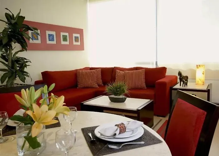 Hausuites Apartahotel 4*
