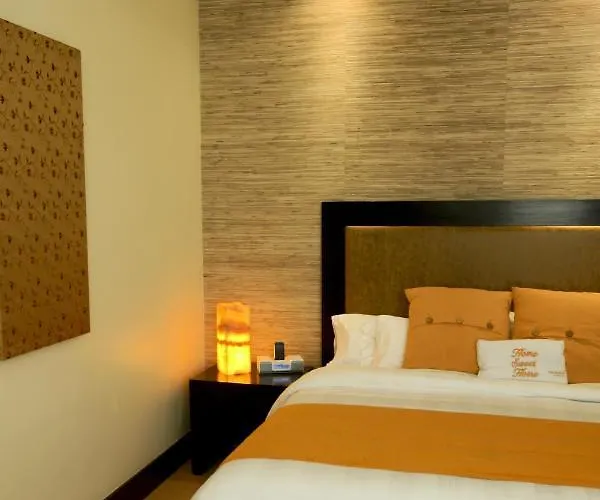 Hausuites Apartahotel 4*
