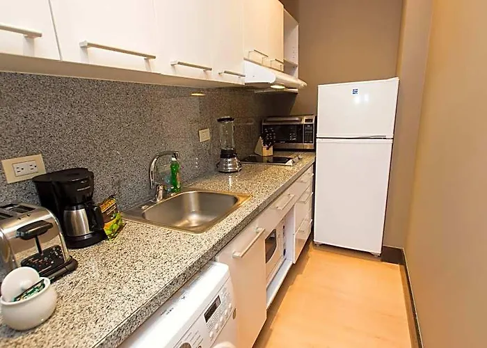 Apartahotel Hausuites 4*