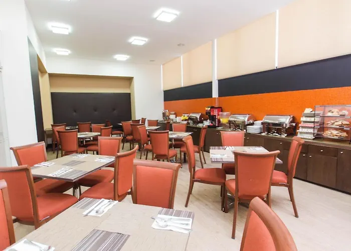 Hausuites Apartahotel 4*