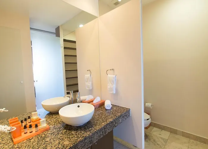 Apartahotel Hausuites 4*
