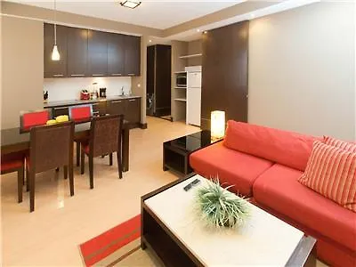 Hausuites Apartahotel 4*